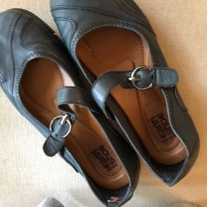 Earth shoe walking loafer